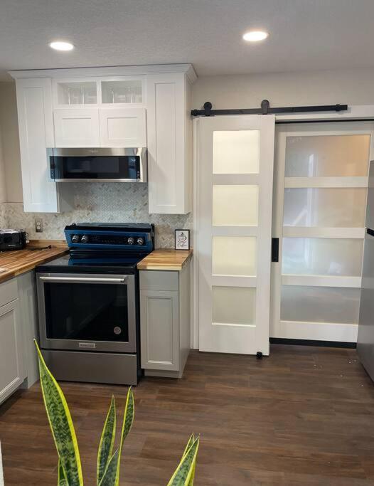 Shares Courtyard Luxury Apt - New! Rockledge Exterior photo