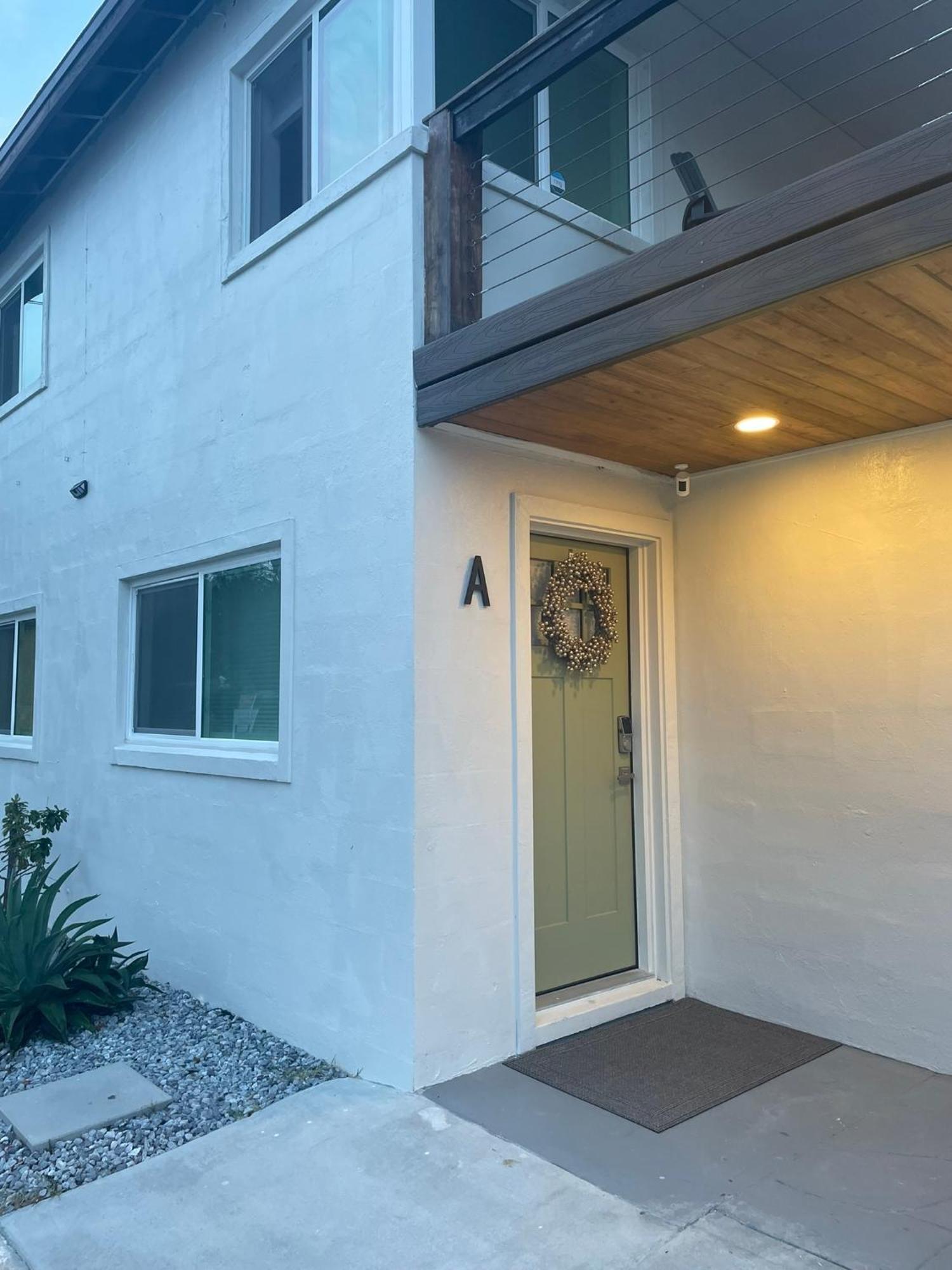 Shares Courtyard Luxury Apt - New! Rockledge Exterior photo