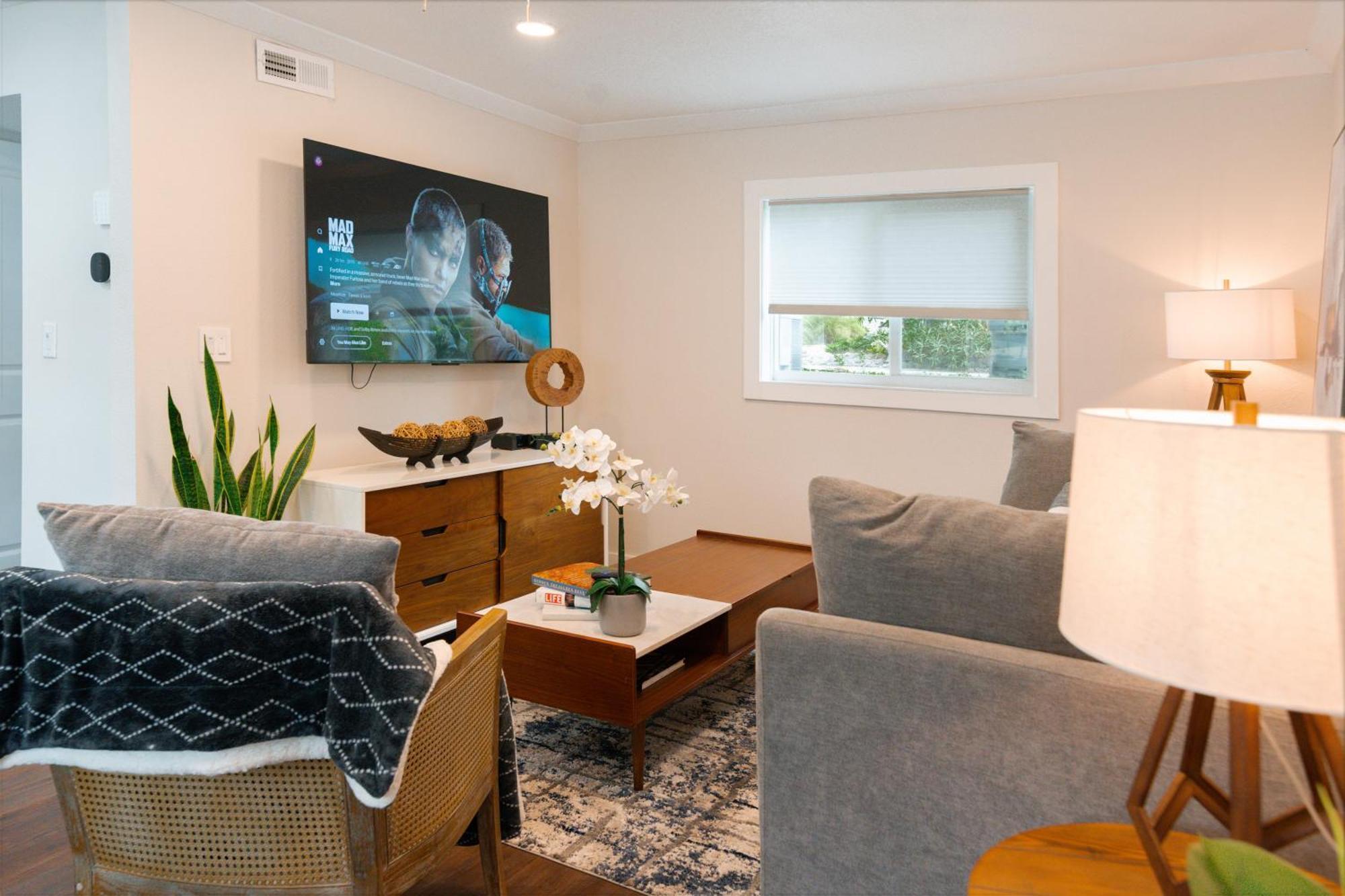 Shares Courtyard Luxury Apt - New! Rockledge Exterior photo